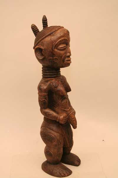 Luluwa( statue), d`afrique : Rép.démoncratique du Congo., statuette Luluwa( statue), masque ancien africain Luluwa( statue), art du Rép.démoncratique du Congo. - Art Africain, collection privées Belgique. Statue africaine de la tribu des Luluwa( statue), provenant du Rép.démoncratique du Congo., 1201/4462.Belle statue féminine Luluwa de style(Bakwa Ndolo).H.55cm.La statue est liée au culte de la fertilité,Bwanga cibola.Le ventre proéminent de la femme souligne l